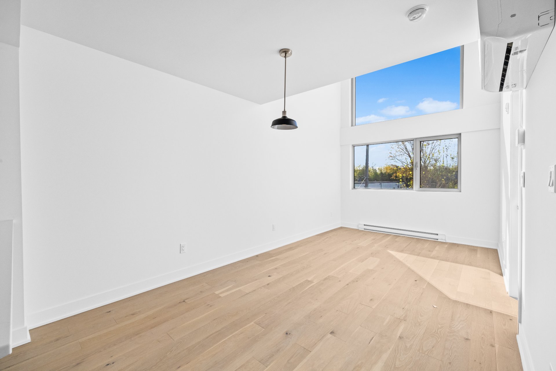 Living room – 5410, Av. Papineau, apt. 306