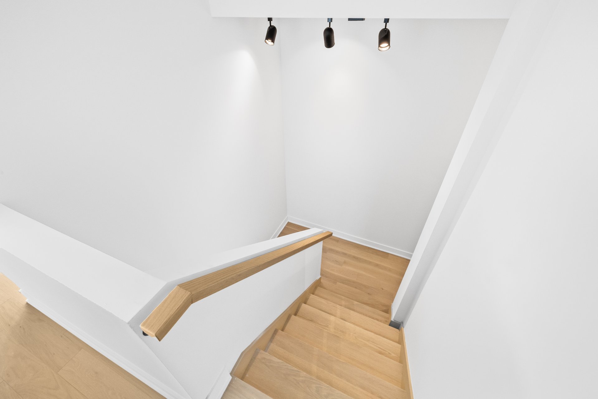 Staircase – 5410, Av. Papineau, apt. 306