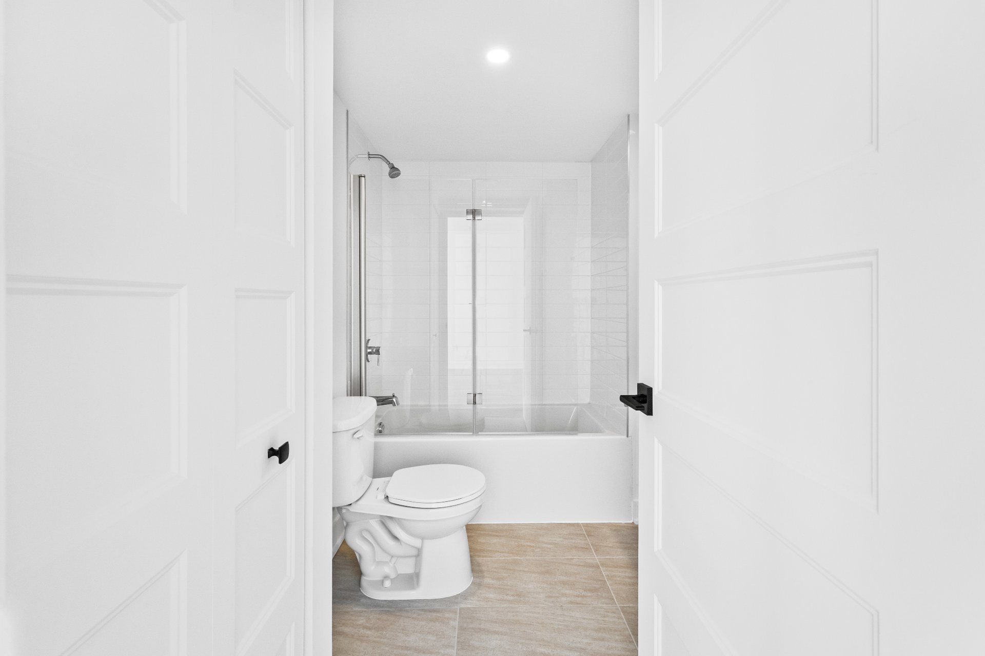 Bathroom – 5410, Av. Papineau, apt. 306