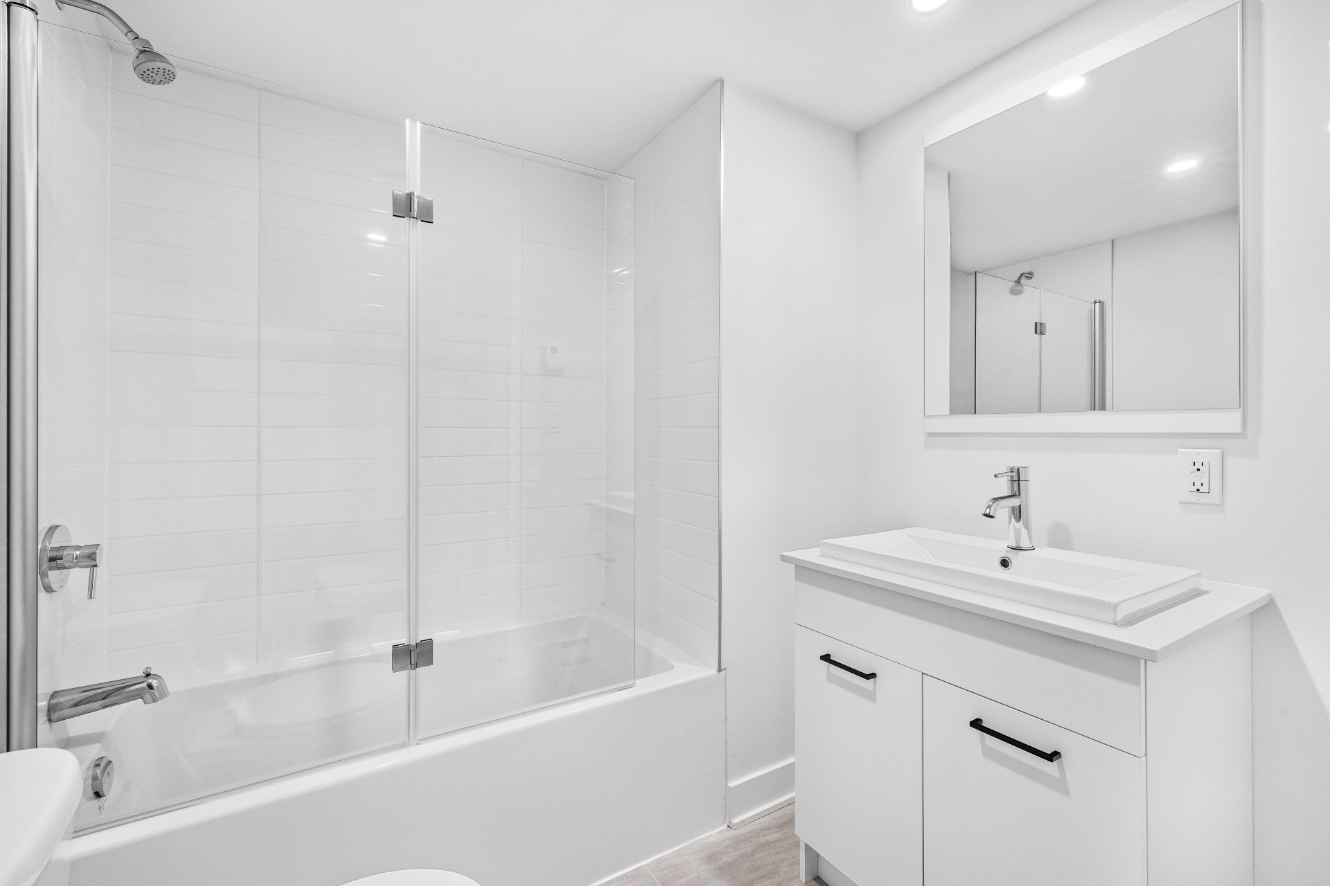 Bathroom – 5410, Av. Papineau, apt. 306