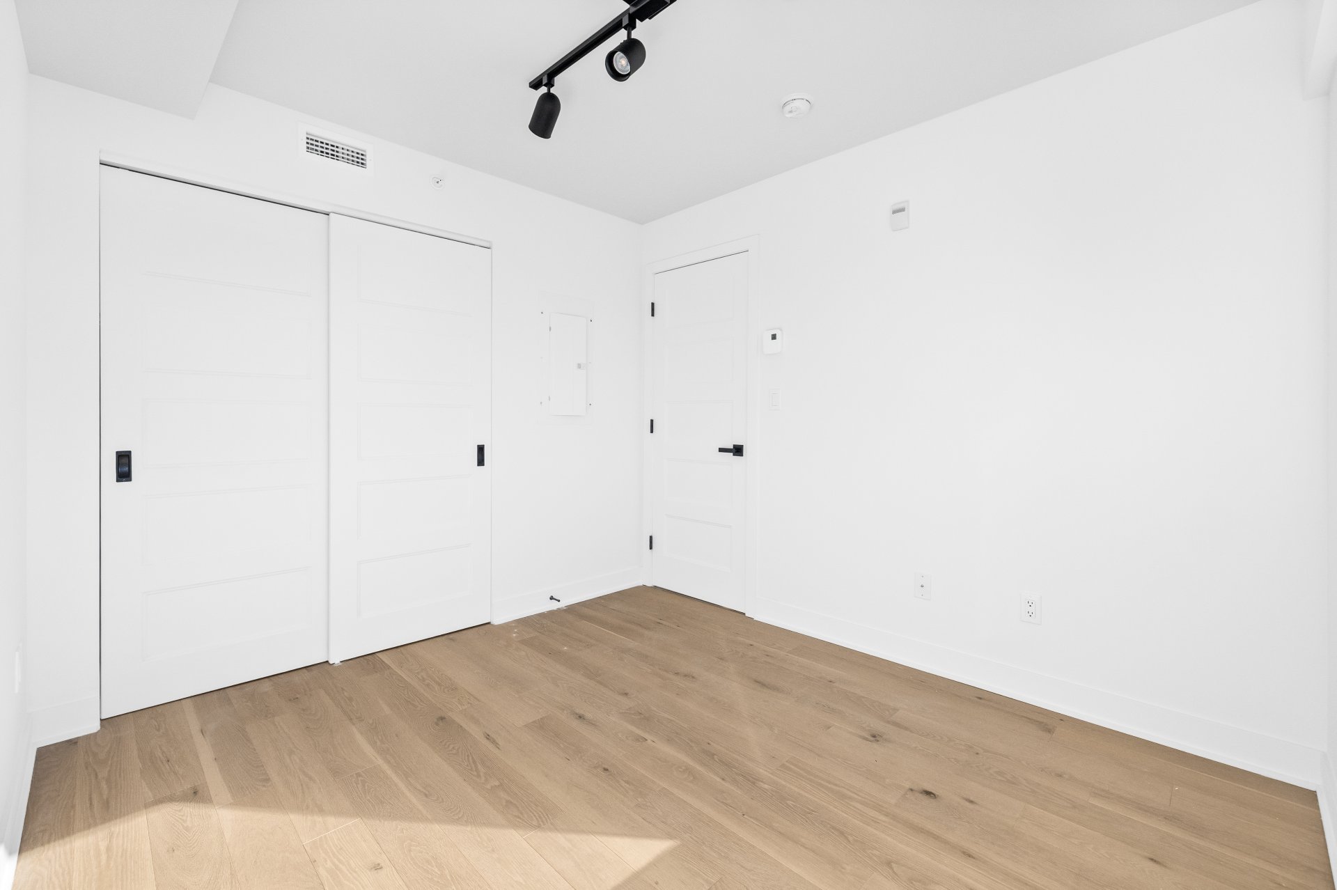 Primary bedroom – 5410, Av. Papineau, apt. 306