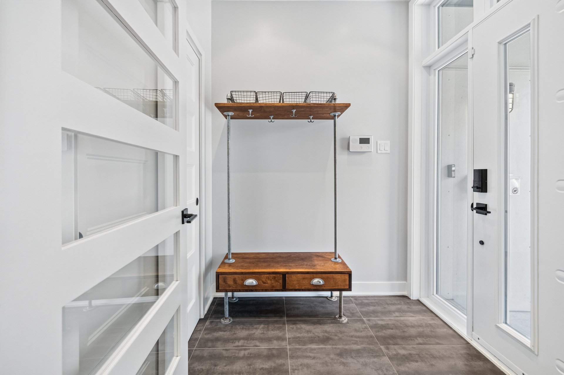 Hall – 1210, Rue Woodland