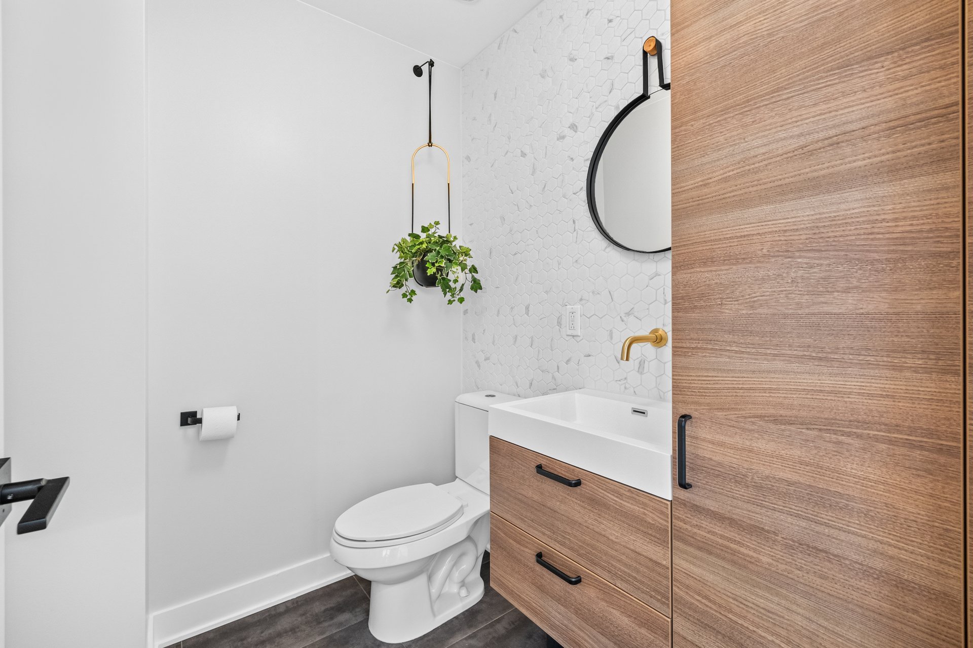 Powder room – 1210, Rue Woodland