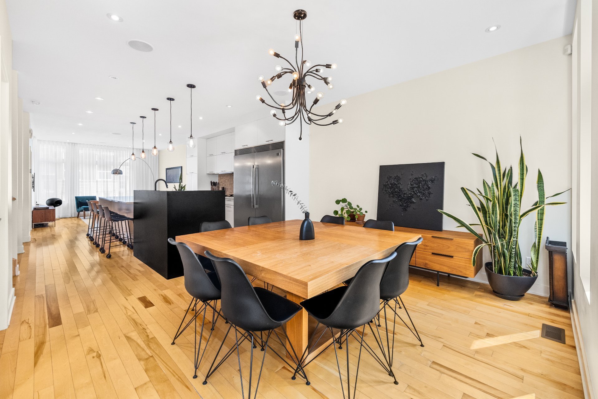 Dining room – 1210, Rue Woodland
