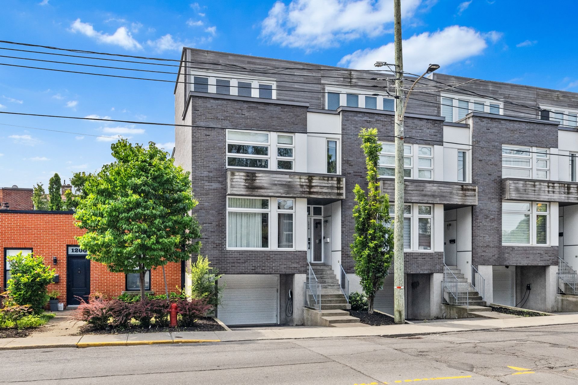 Frontage – 1210, Rue Woodland