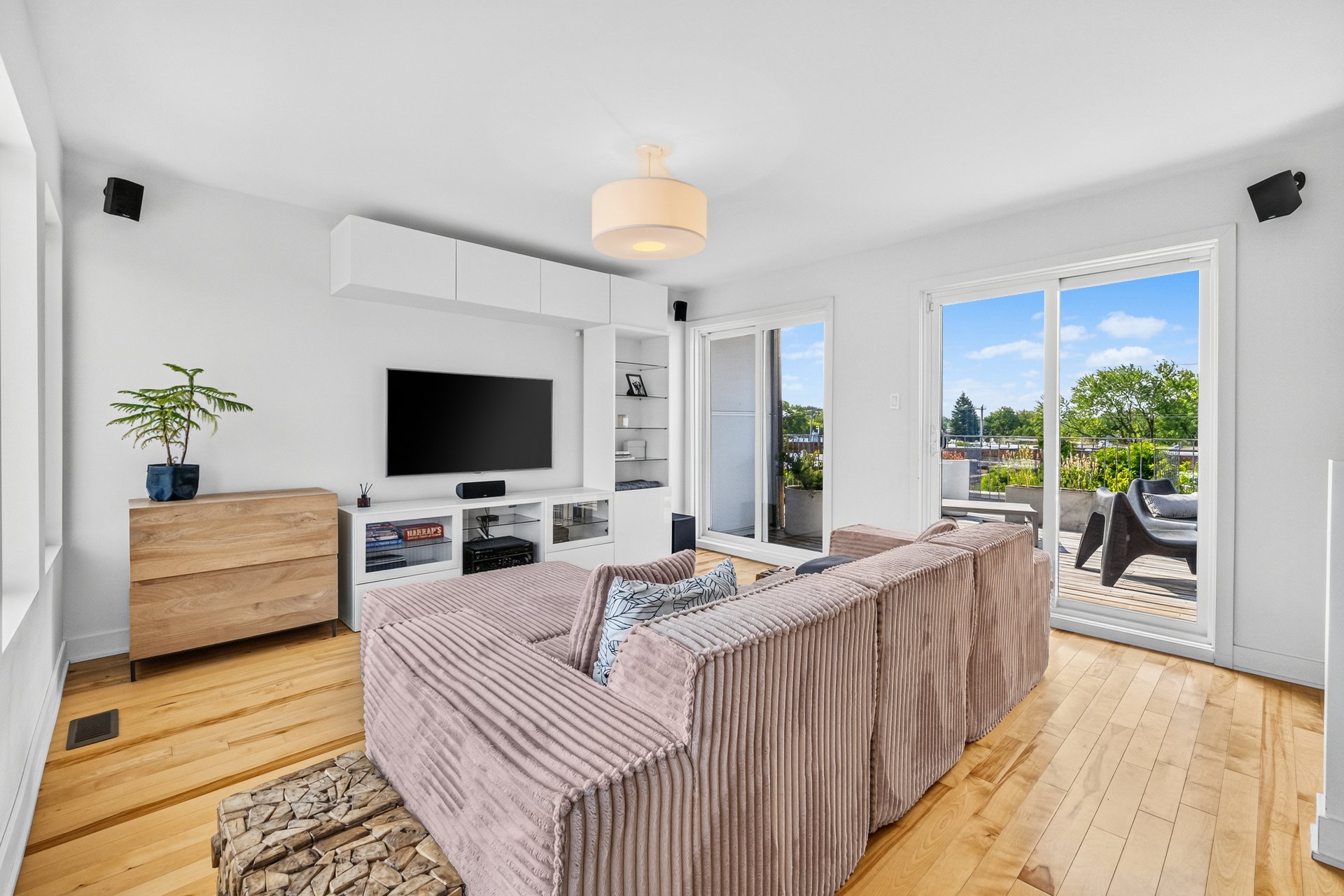 Family room – 1210, Rue Woodland