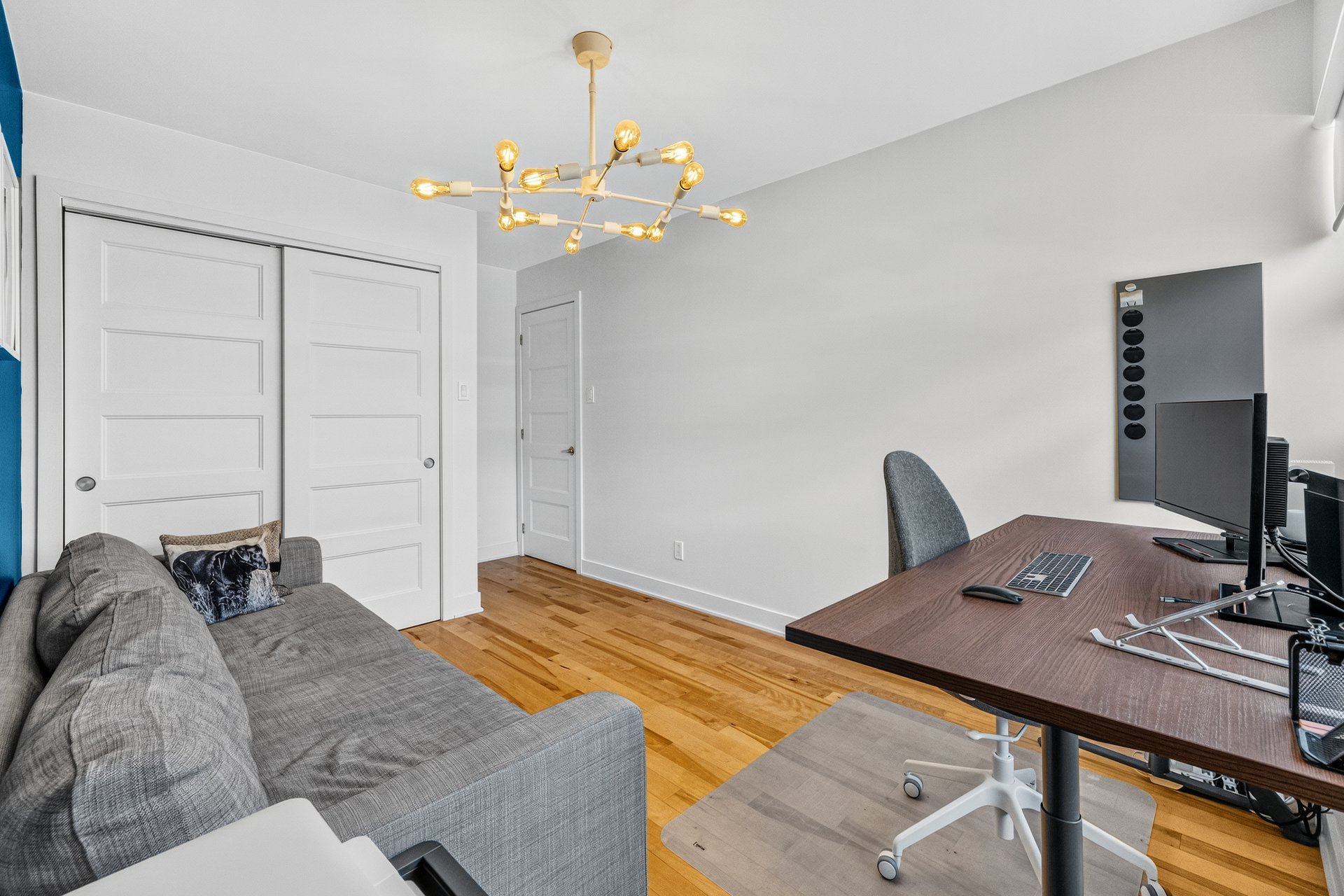 Bedroom – 1210, Rue Woodland