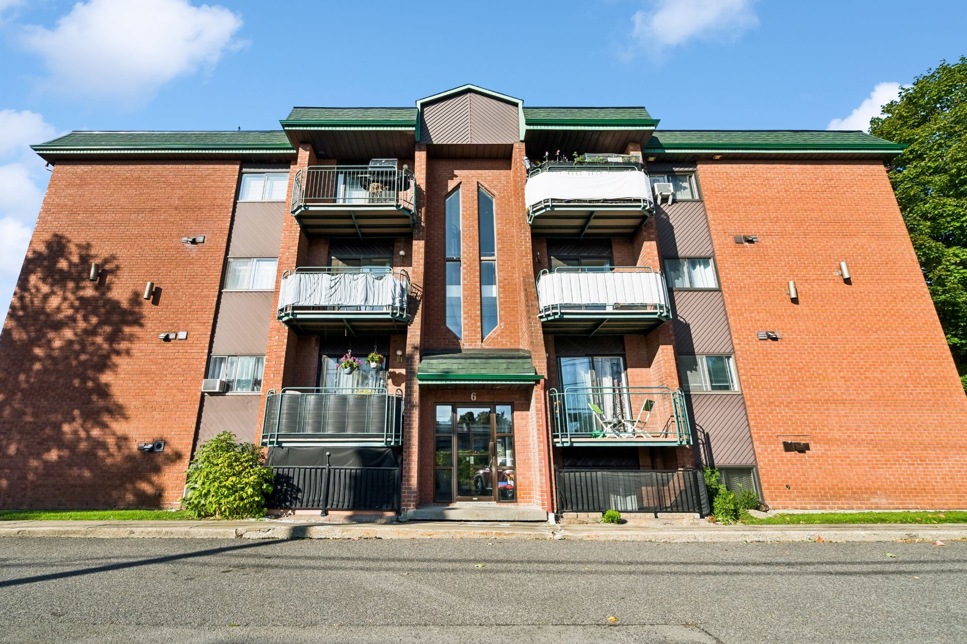 6 Carré Richelieu #12, Châteauguay, QC, J6K3T8