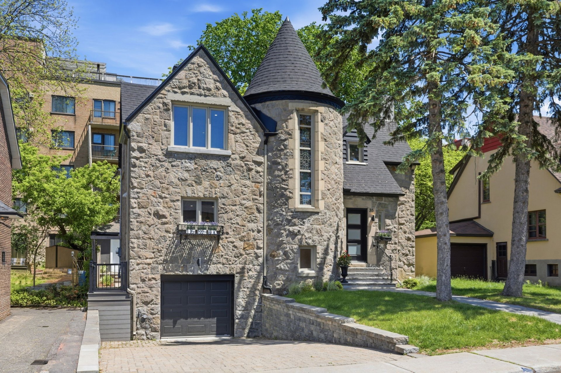 Frontage – 35, Rue Dufferin