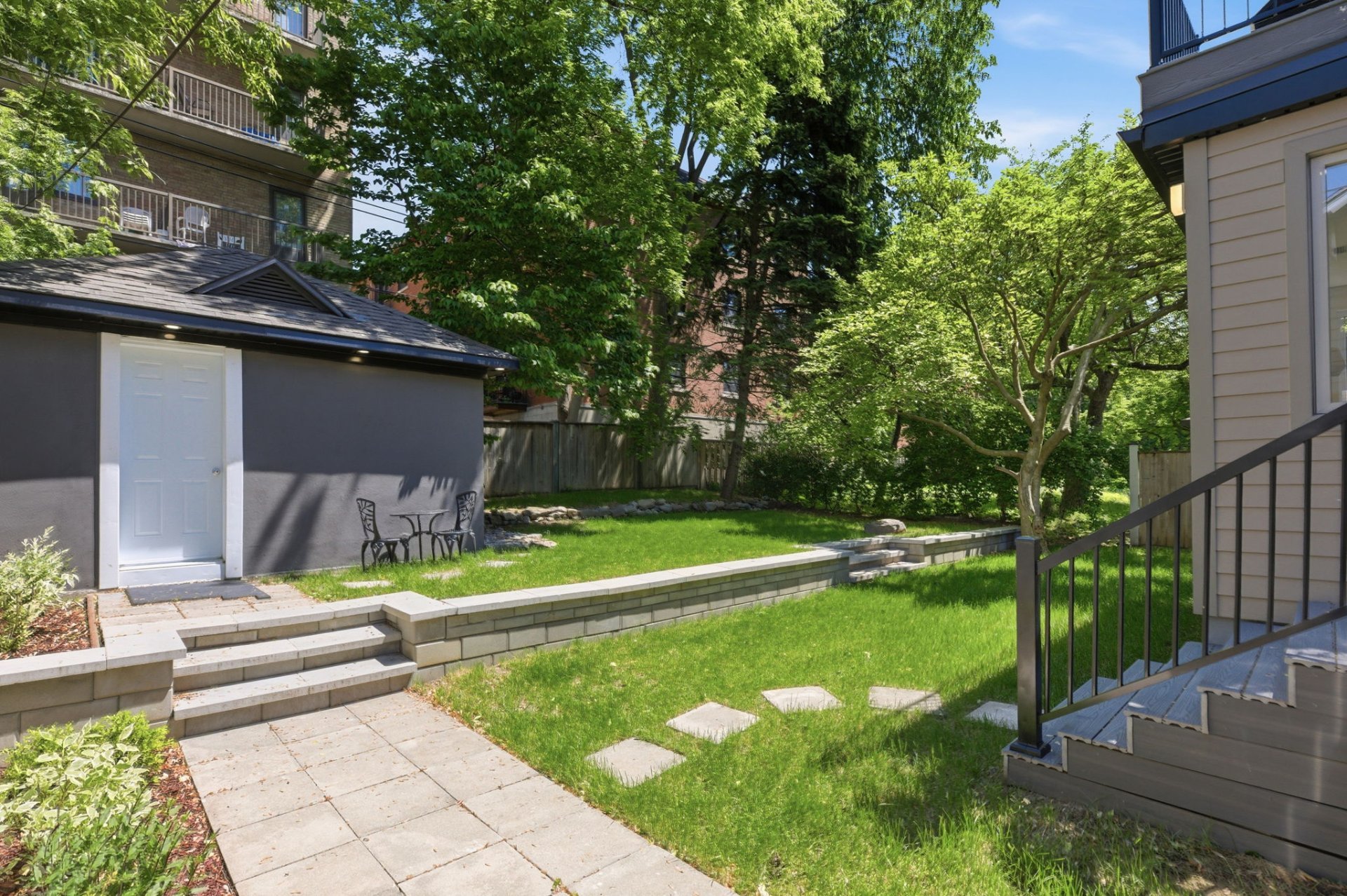 Backyard – 35, Rue Dufferin