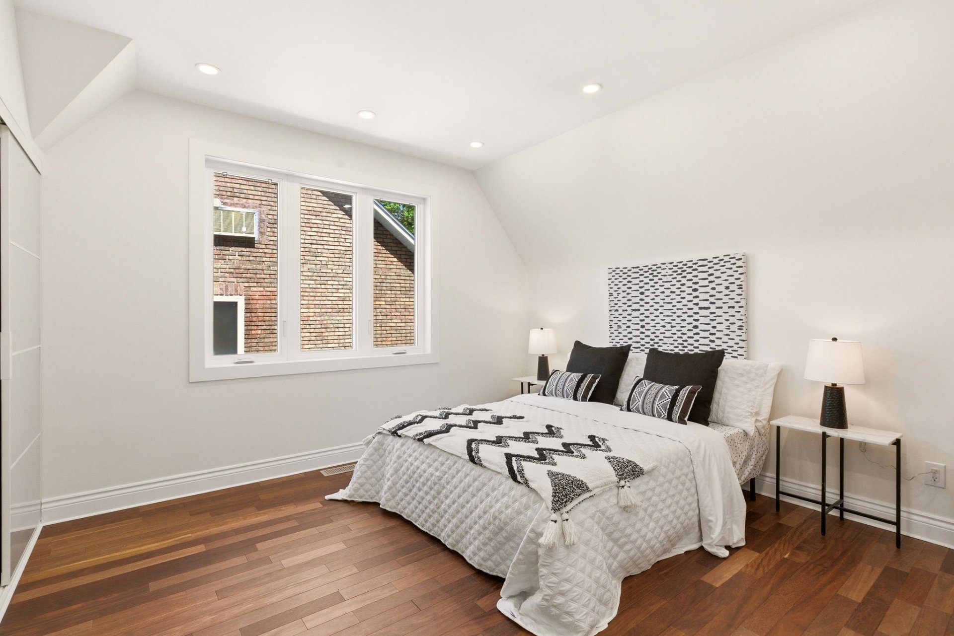 Bedroom – 35, Rue Dufferin