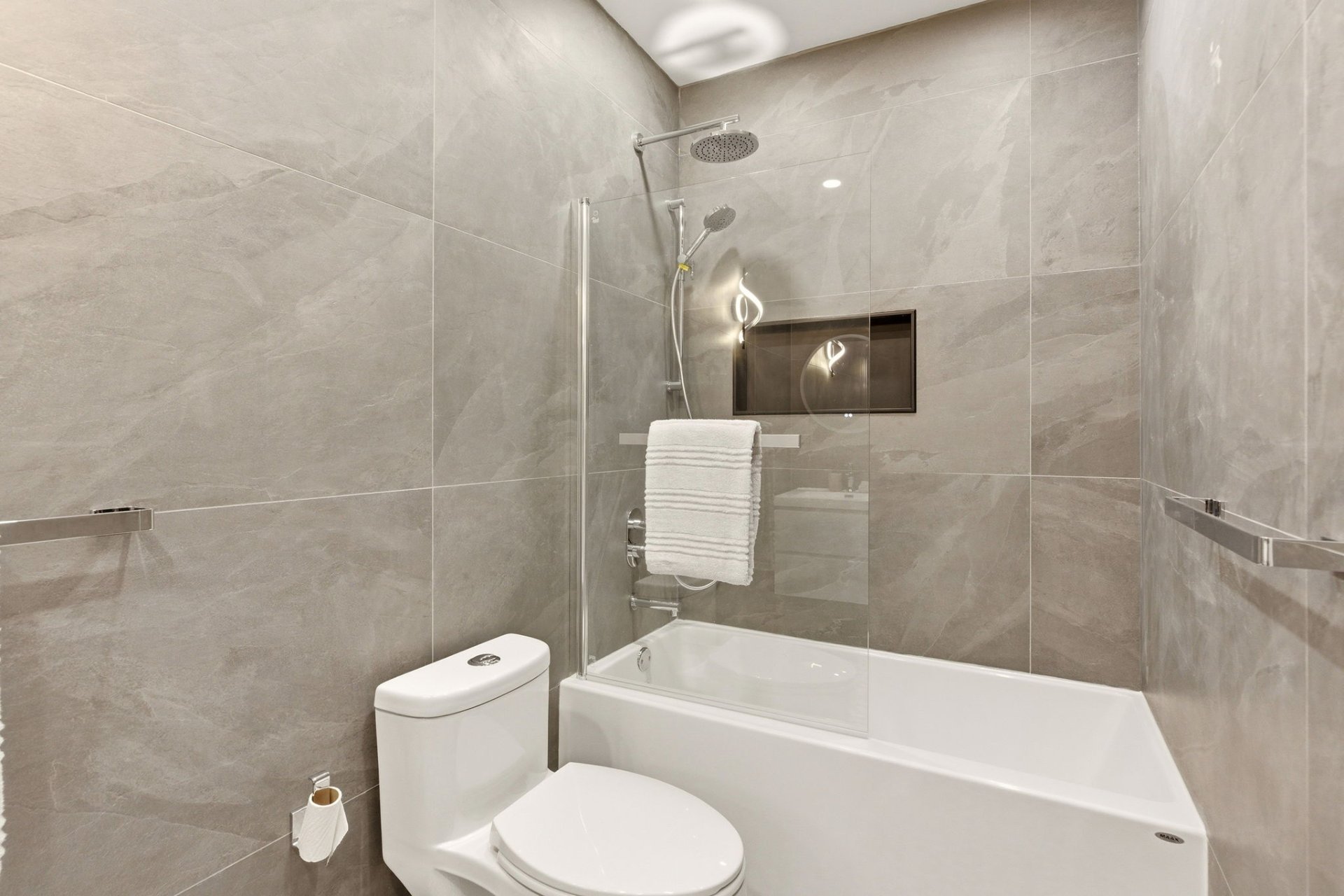 Bathroom – 35, Rue Dufferin