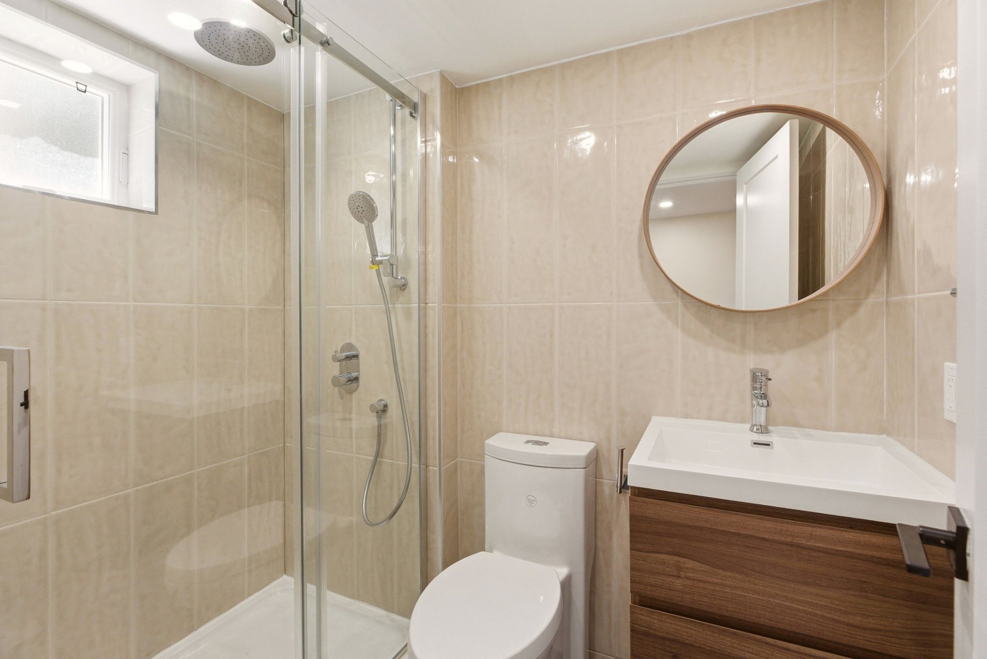 Bathroom – 35, Rue Dufferin