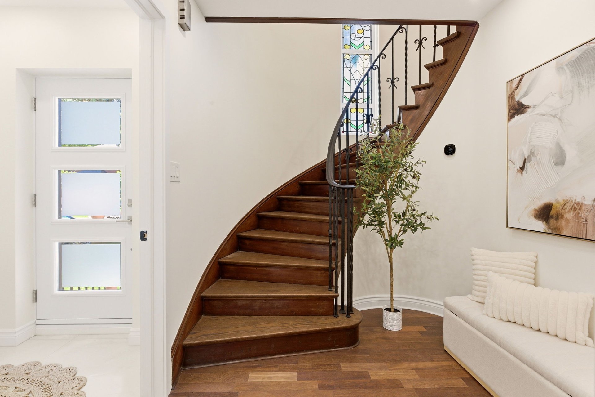 Staircase – 35, Rue Dufferin