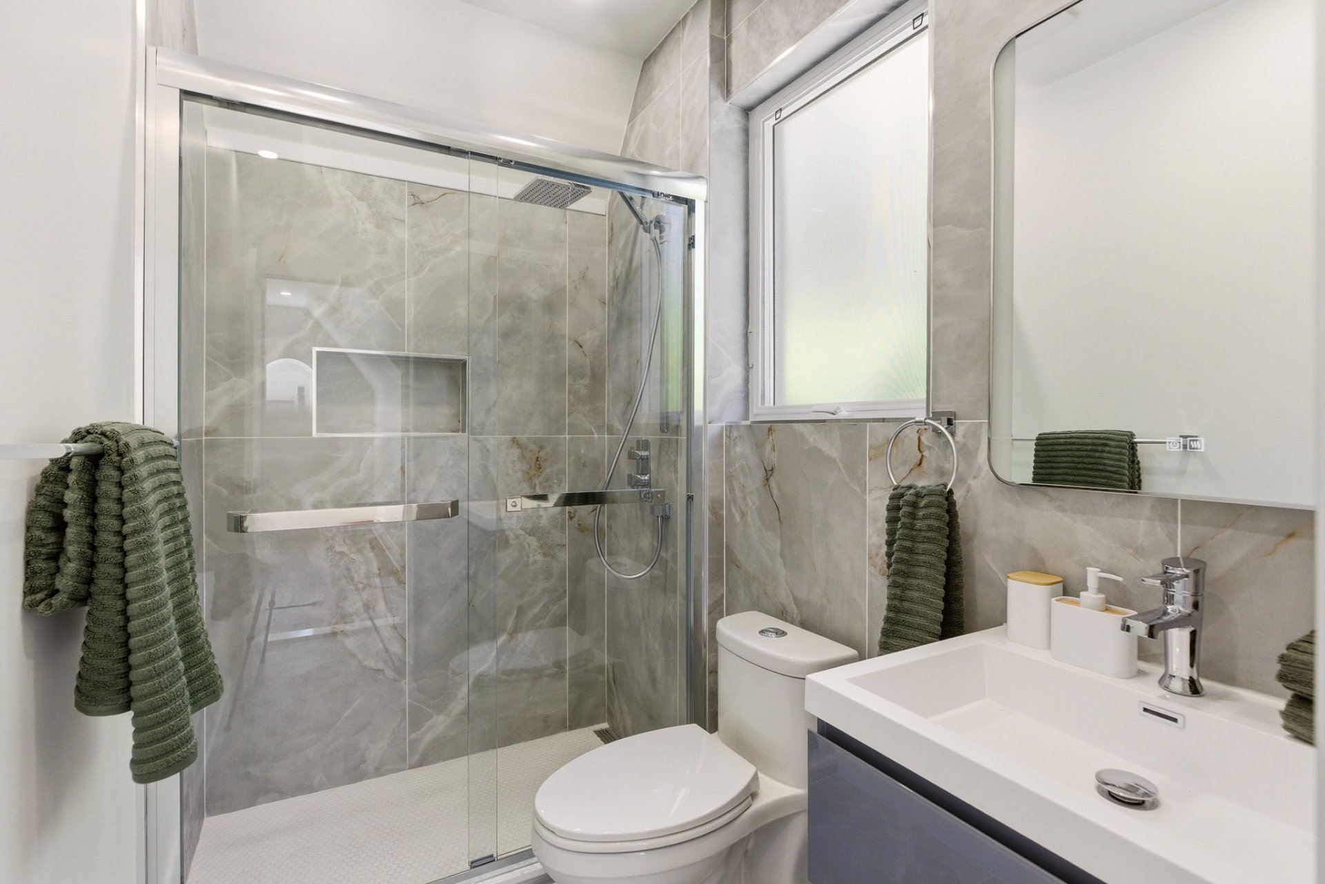 Ensuite bathroom – 35, Rue Dufferin