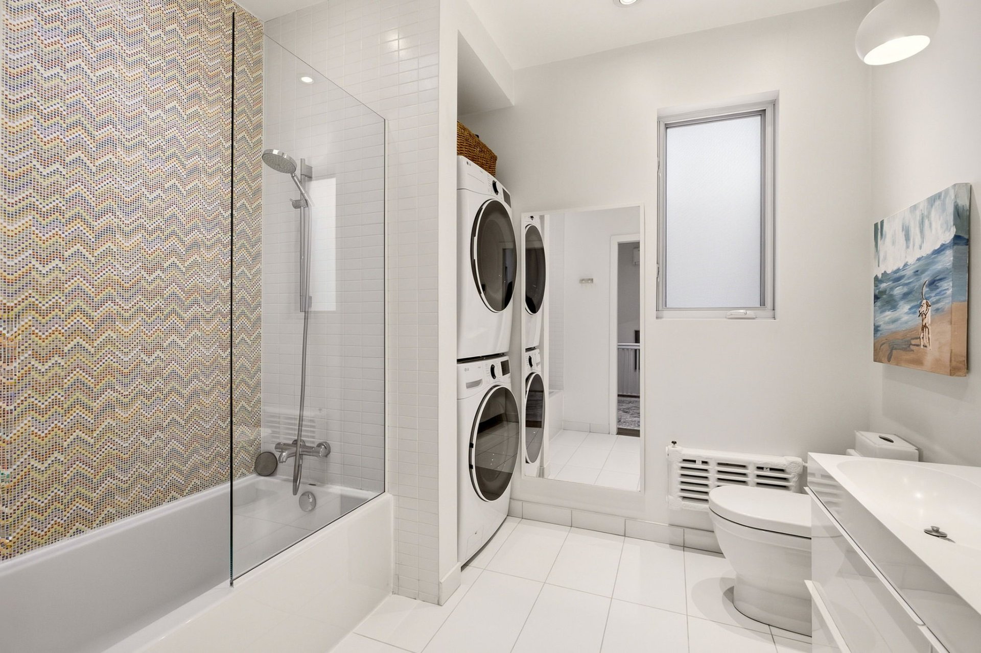 Bathroom – 3870, Av. Harvard