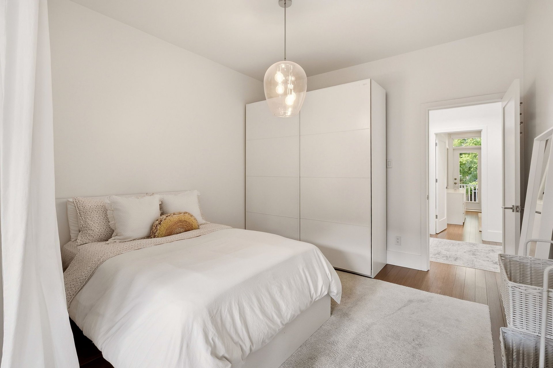 Bedroom – 3870, Av. Harvard