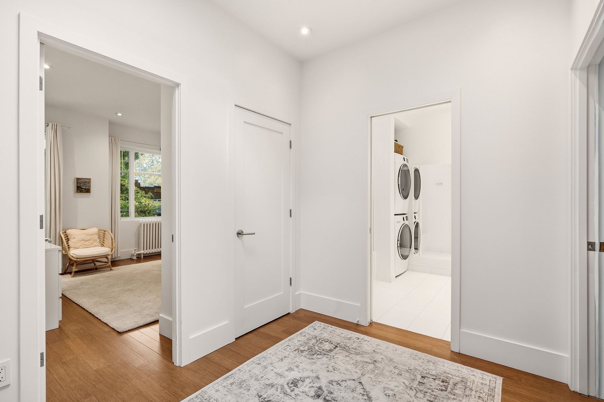 Passageway – 3870, Av. Harvard