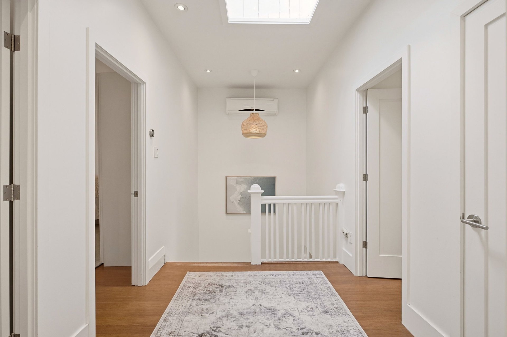 Passageway – 3870, Av. Harvard