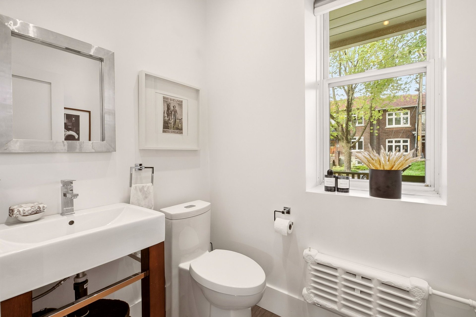 Powder room – 3870, Av. Harvard
