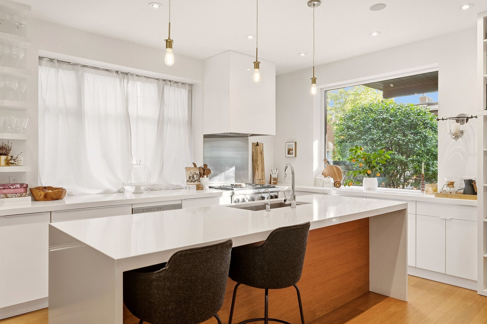 Kitchen – 3870, Av. Harvard