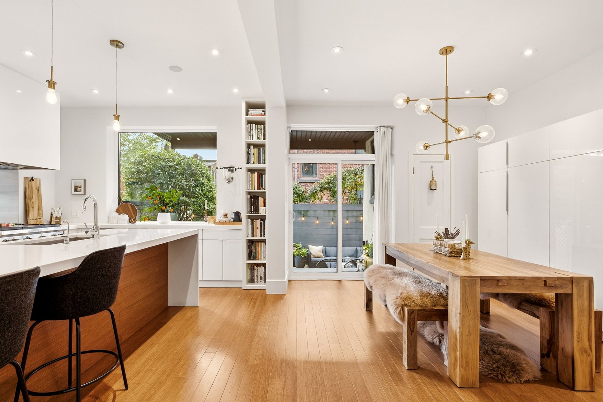 Dining room – 3870, Av. Harvard