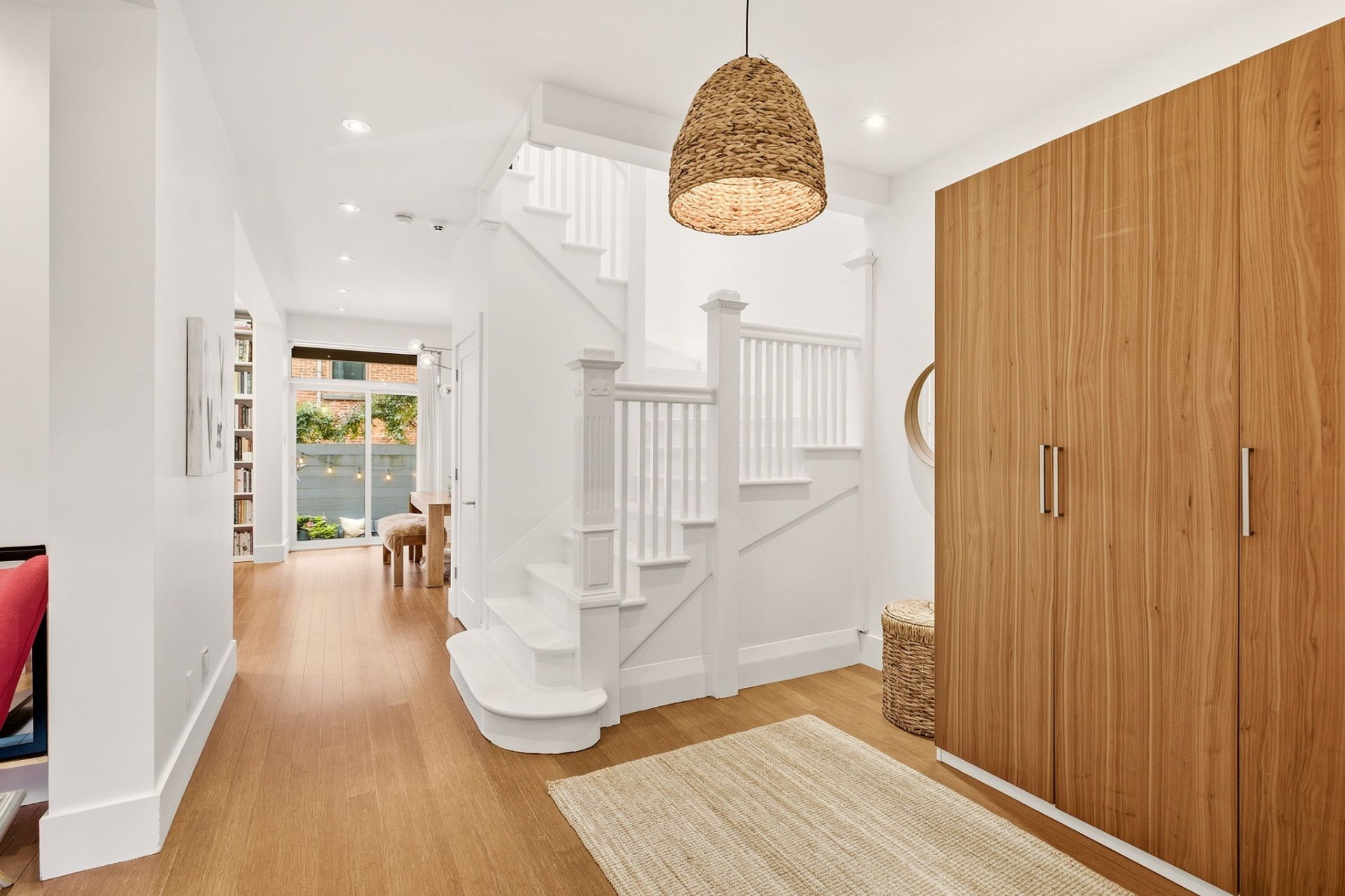Passageway – 3870, Av. Harvard