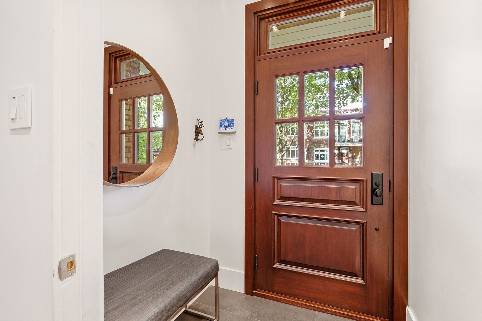 Hall – 3870, Av. Harvard