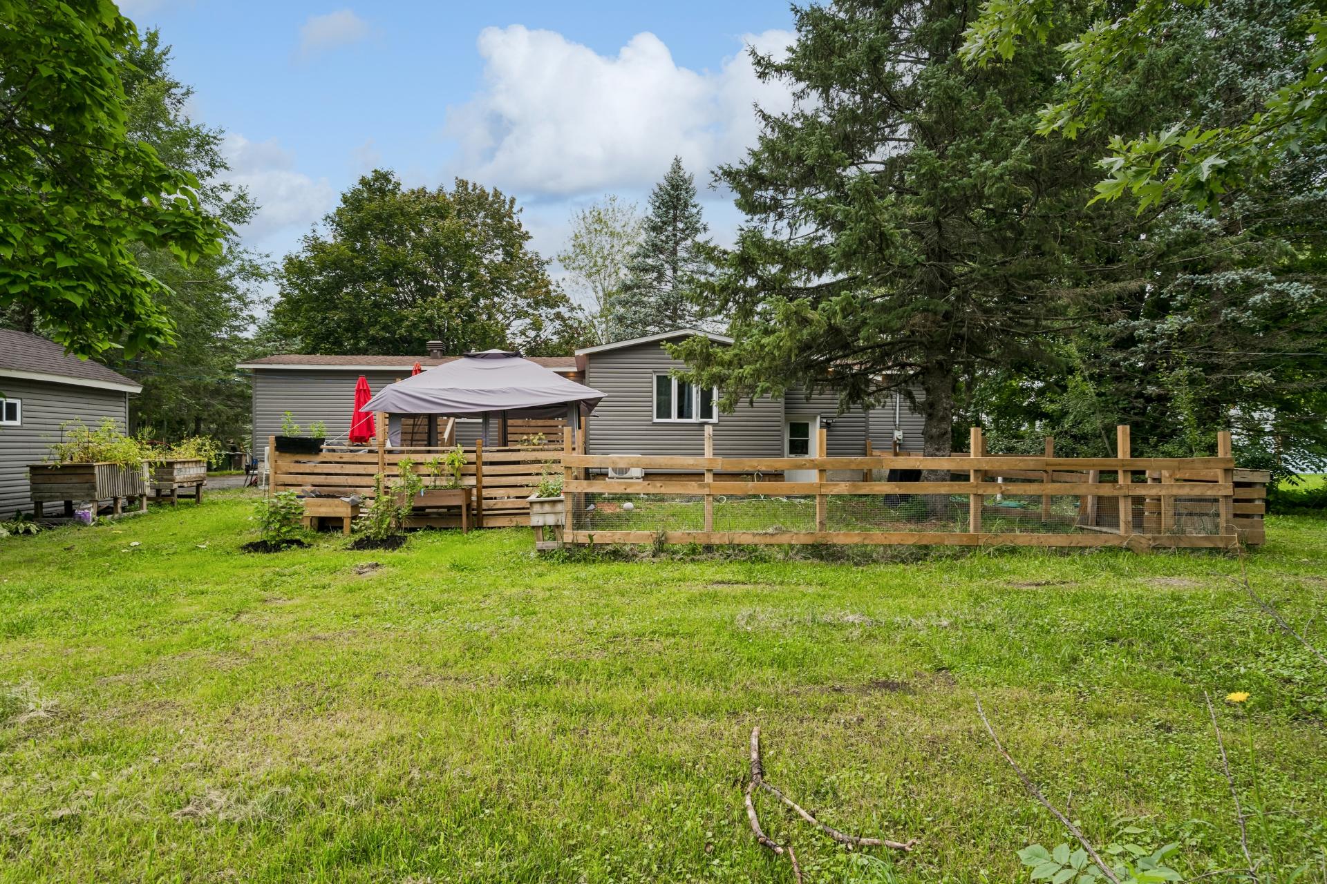 142 Rue Berthiaume, Saint-Jean-sur-Richelieu, QC, J2Y1E8