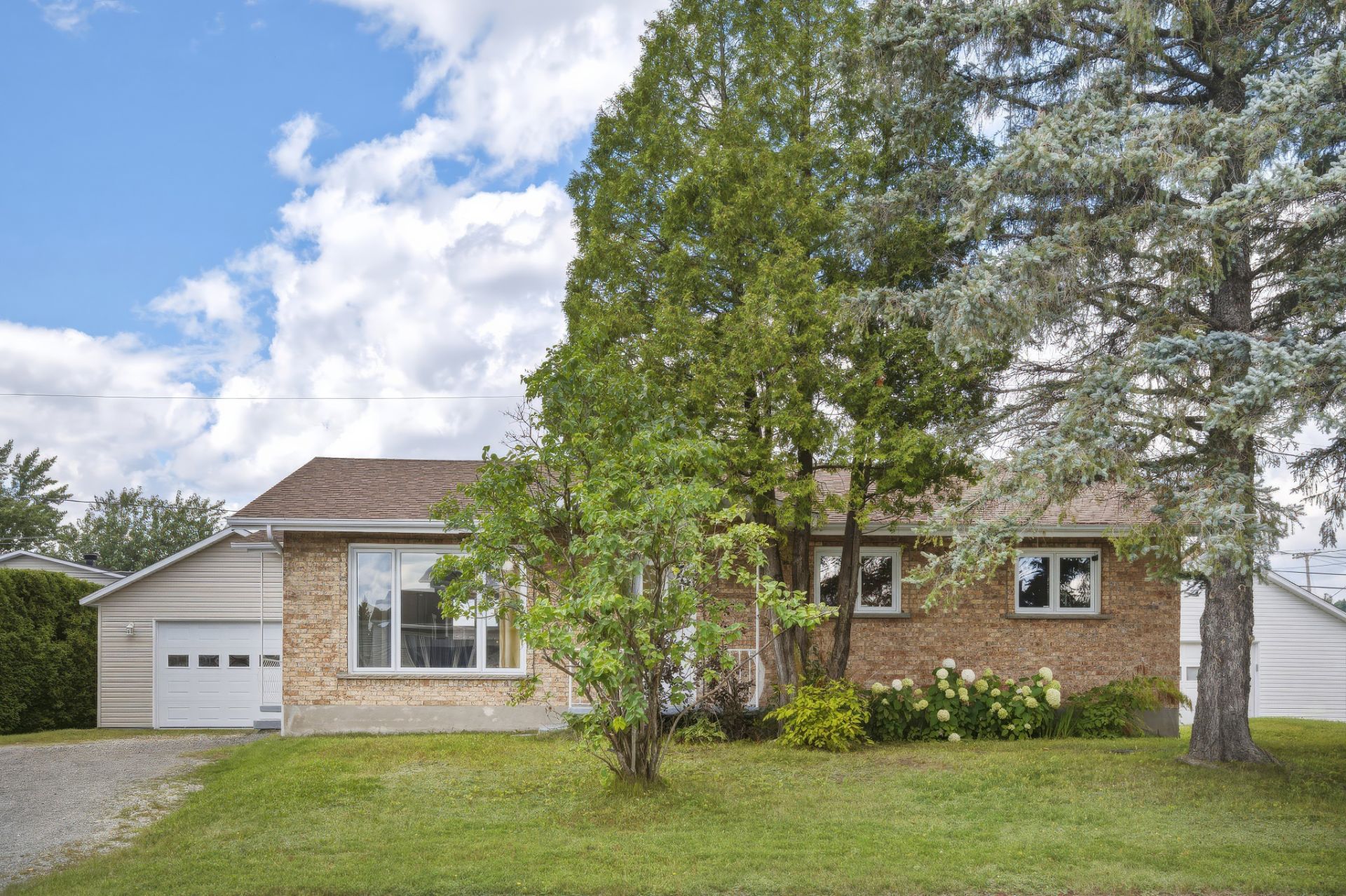Maison unifamiliale — Saguenay (Jonquière) — vue 2