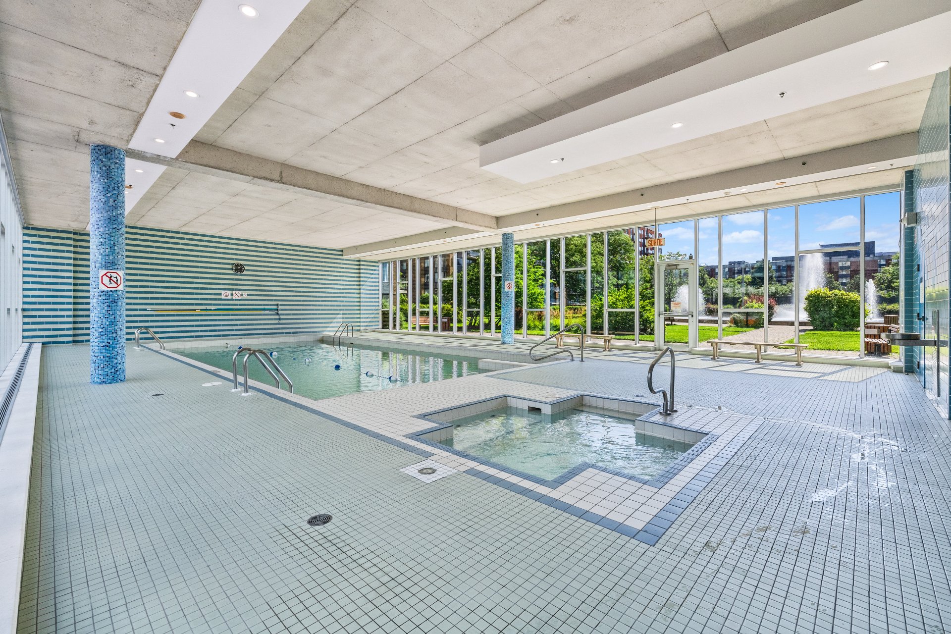 Pool – 1280, Rue St-Jacques, apt. 1301