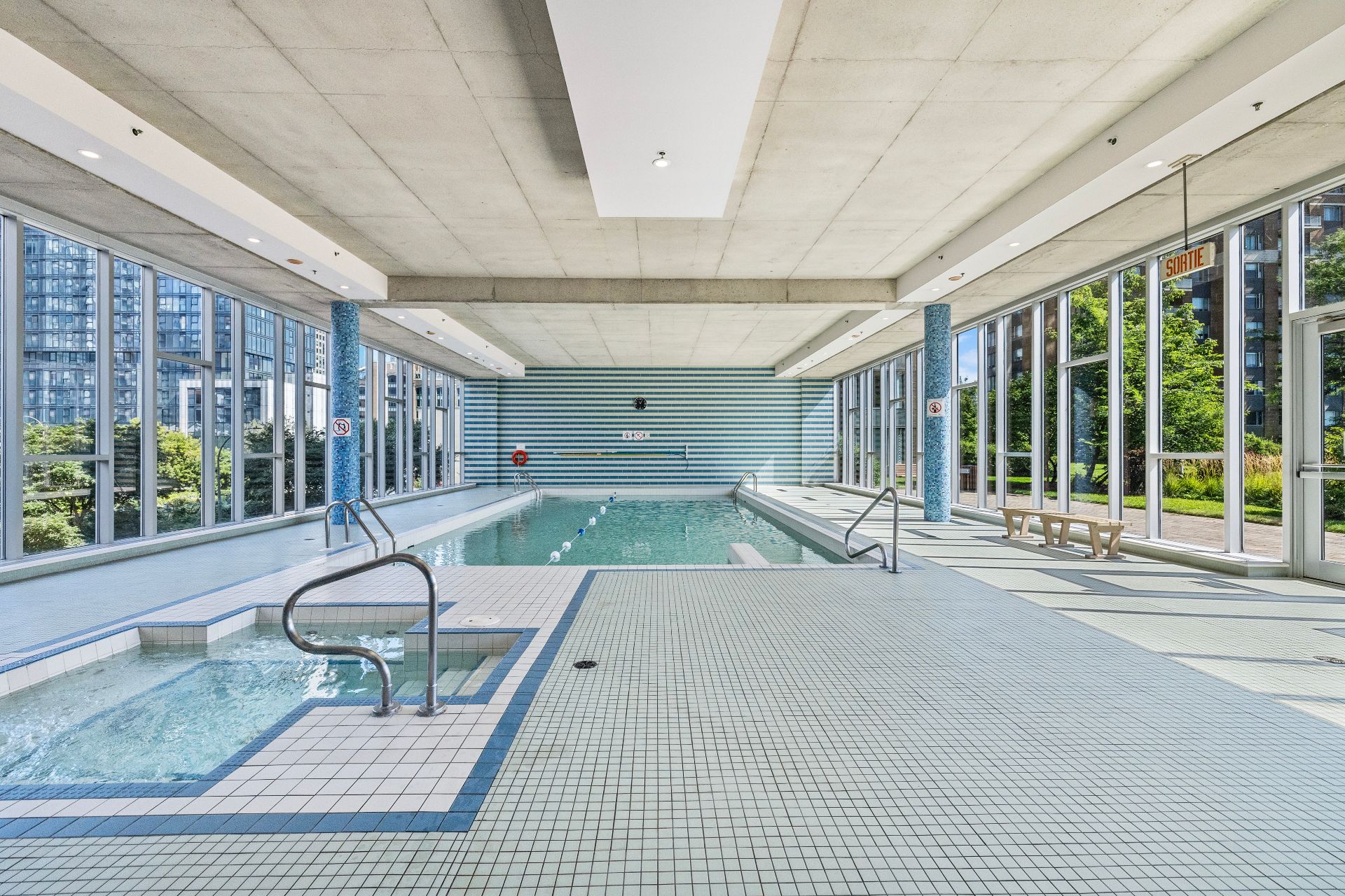 Pool – 1280, Rue St-Jacques, apt. 1301