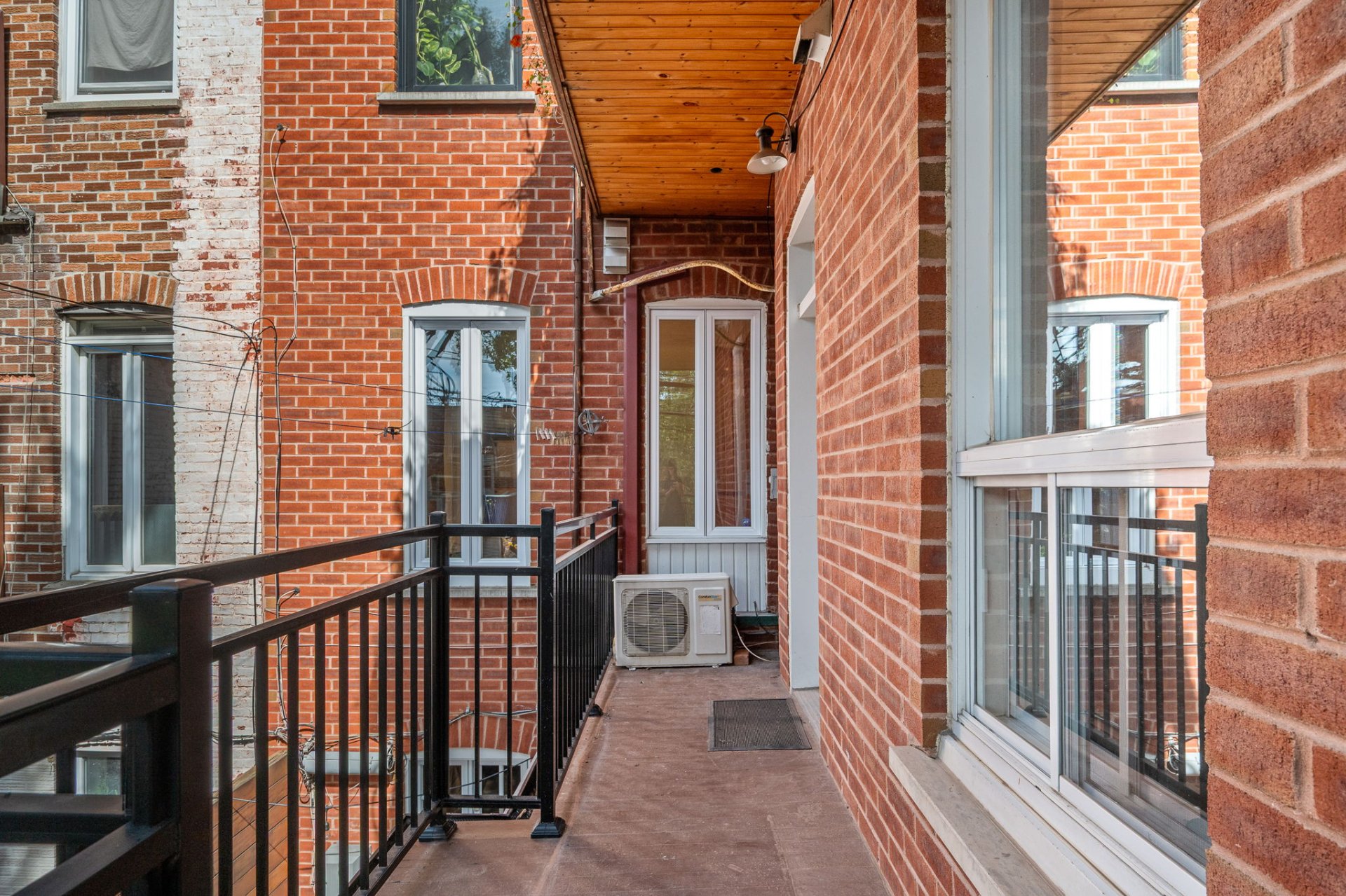 4322 Rue Berri