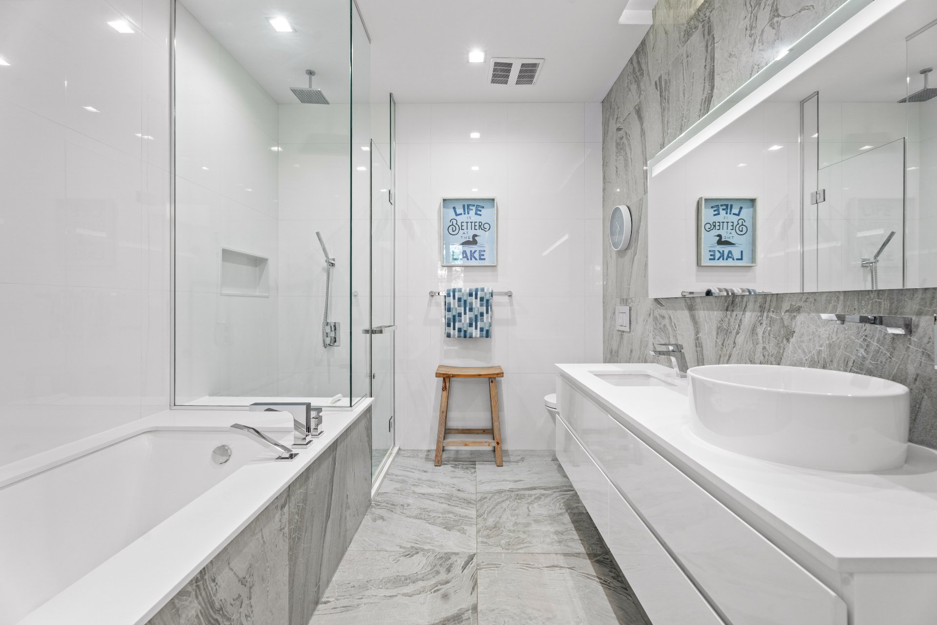 Salle de bains attenante à la CCP – 2365, Rue St-Patrick, app. A102