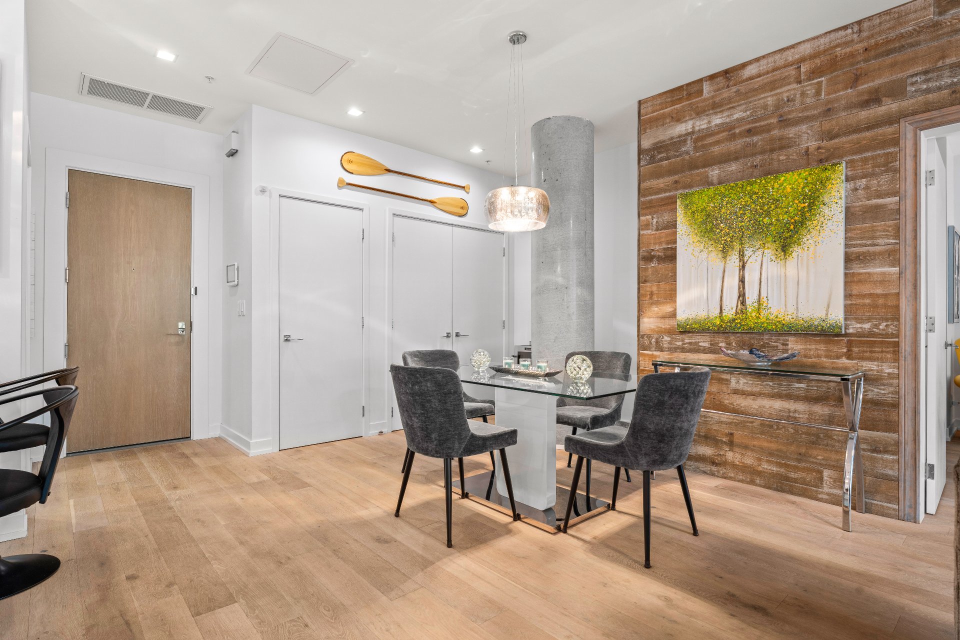 Salle à manger – 2365, Rue St-Patrick, app. A102