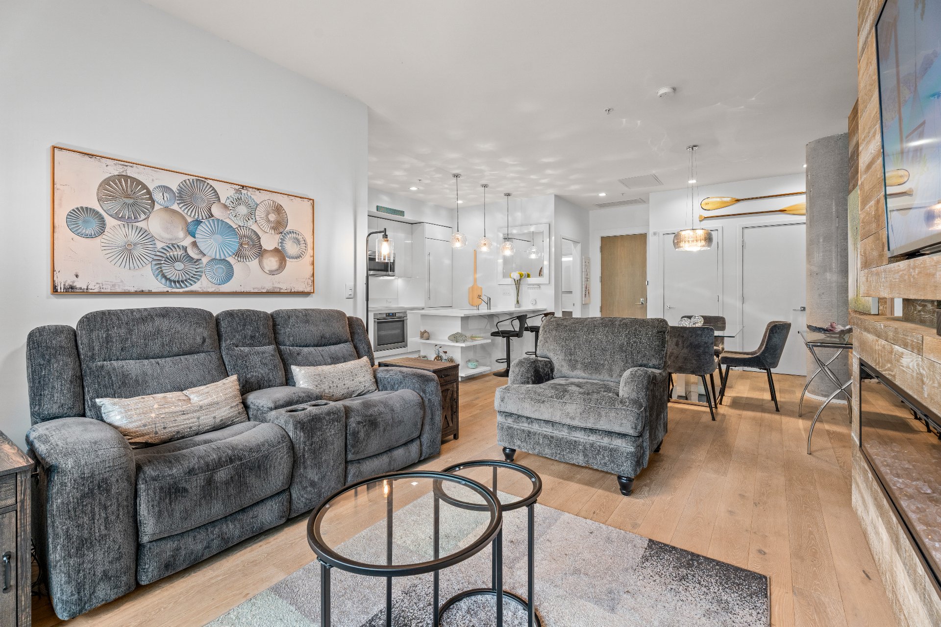 Salon – 2365, Rue St-Patrick, app. A102