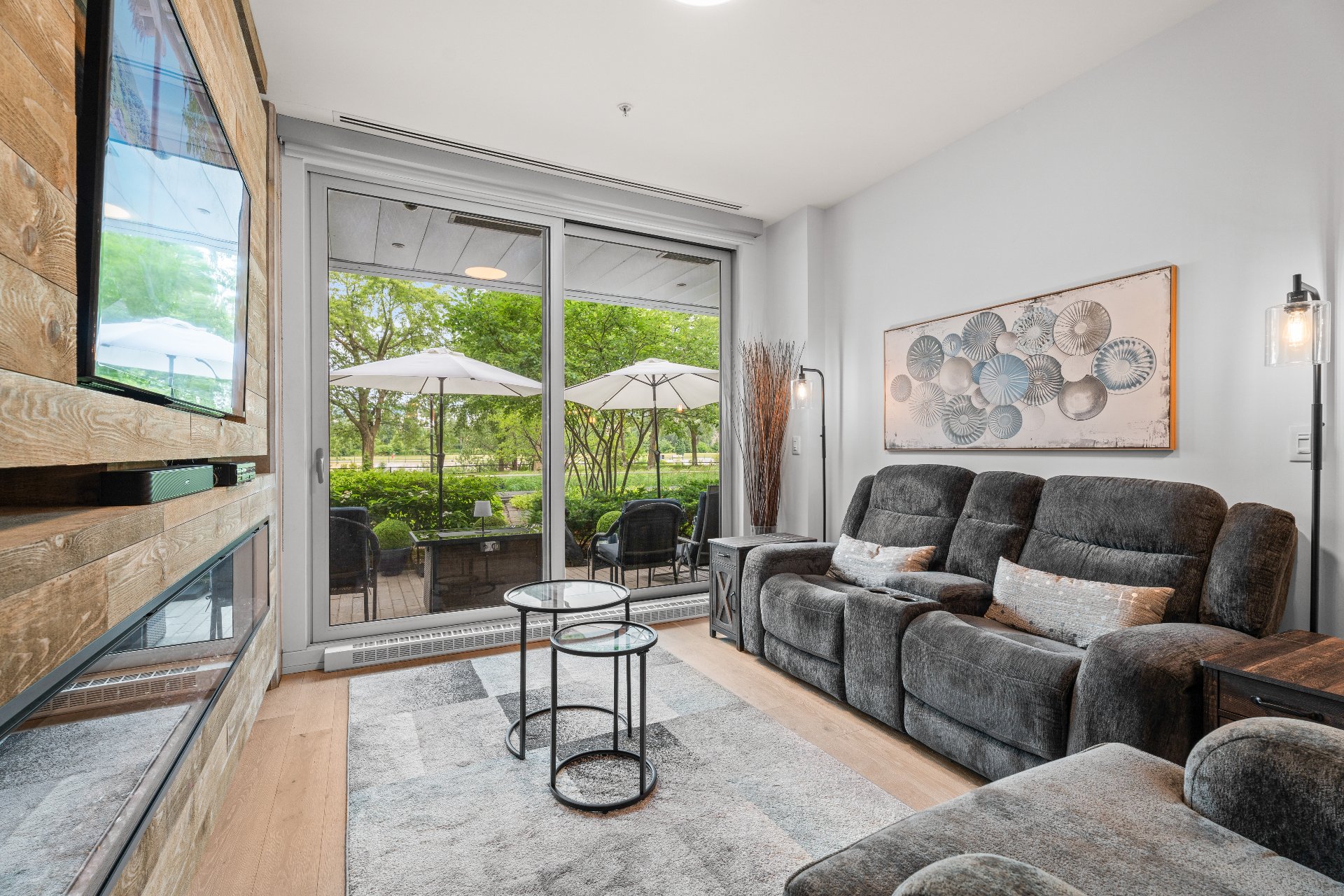 Salon – 2365, Rue St-Patrick, app. A102