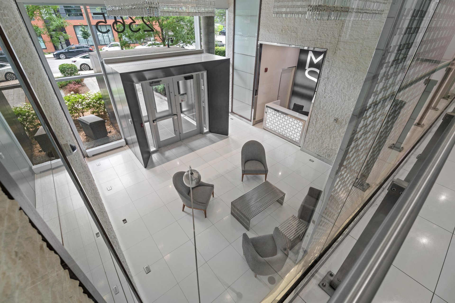 Hall d'entrée/Vestibule – 2365, Rue St-Patrick, app. A102