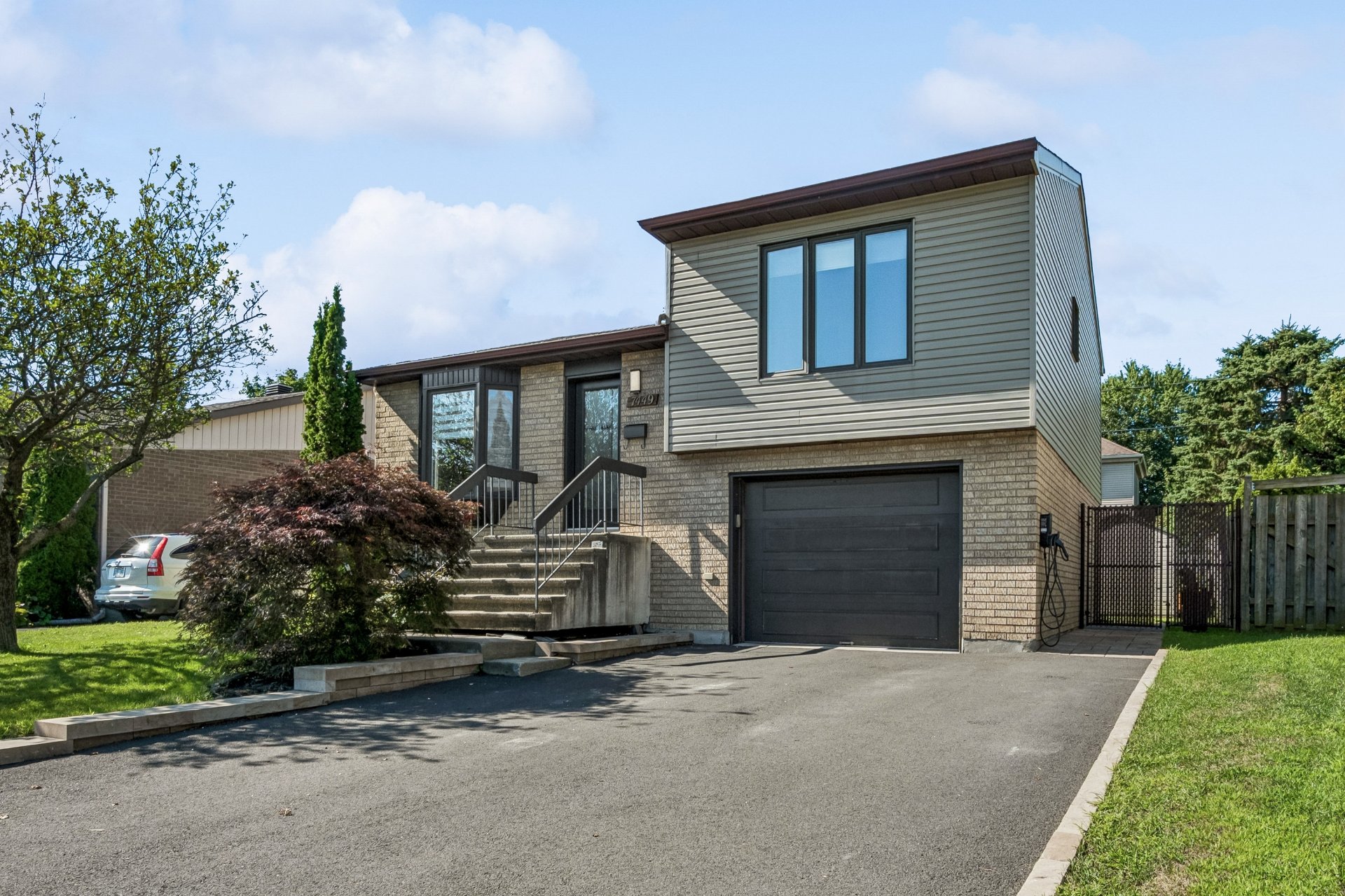 7449 Rue des Lilas, Longueuil (Saint-Hubert), QC, J3Y8R6