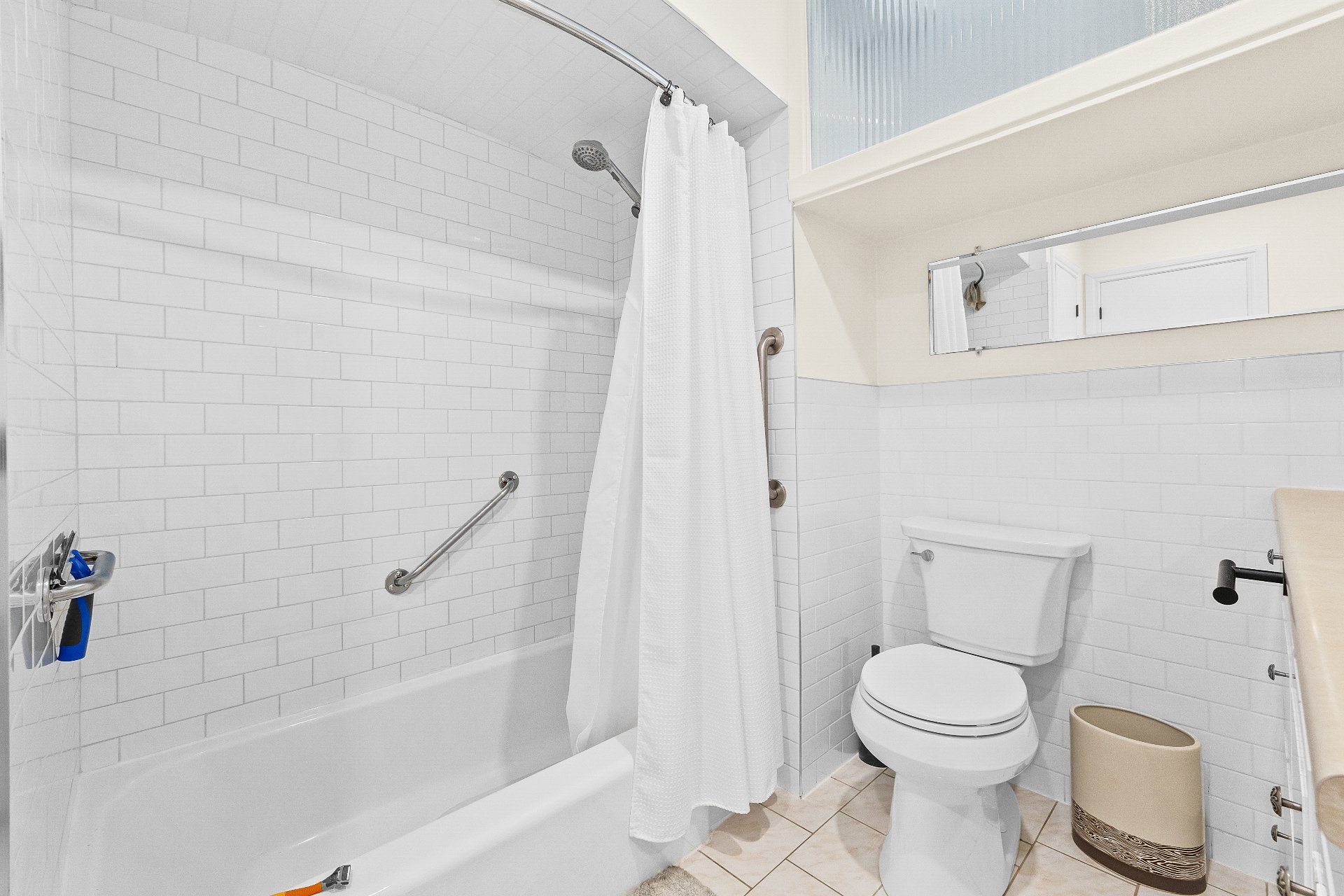 Salle de bains – 8678-8682, Boul. Champlain