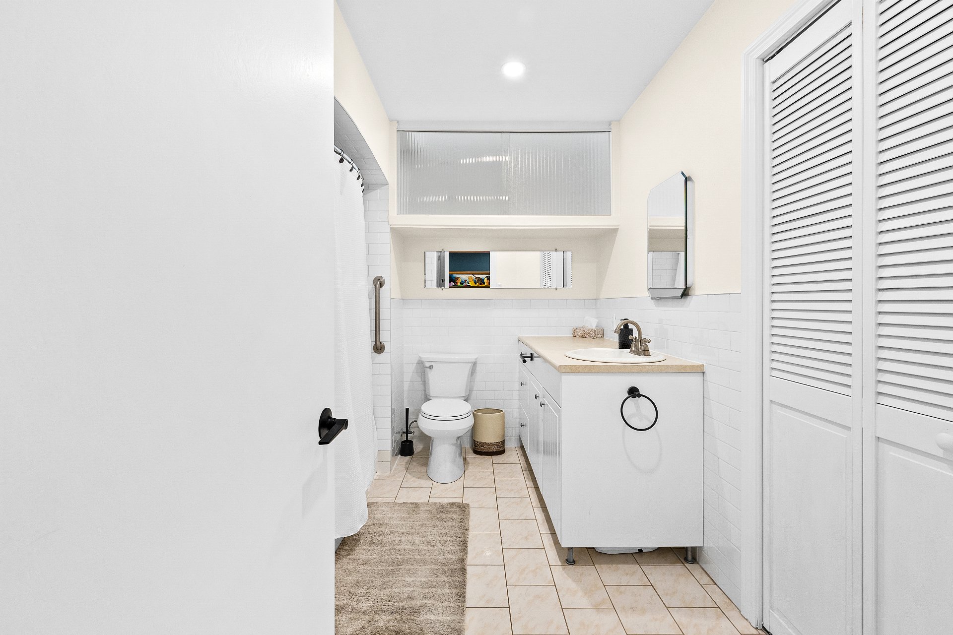 Salle de bains – 8678-8682, Boul. Champlain