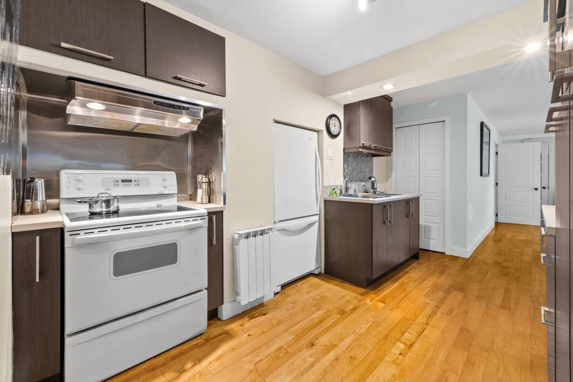 Cuisine – 8678-8682, Boul. Champlain