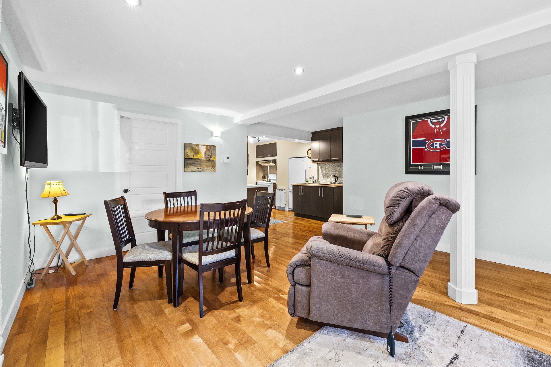 Salle familiale – 8678-8682, Boul. Champlain