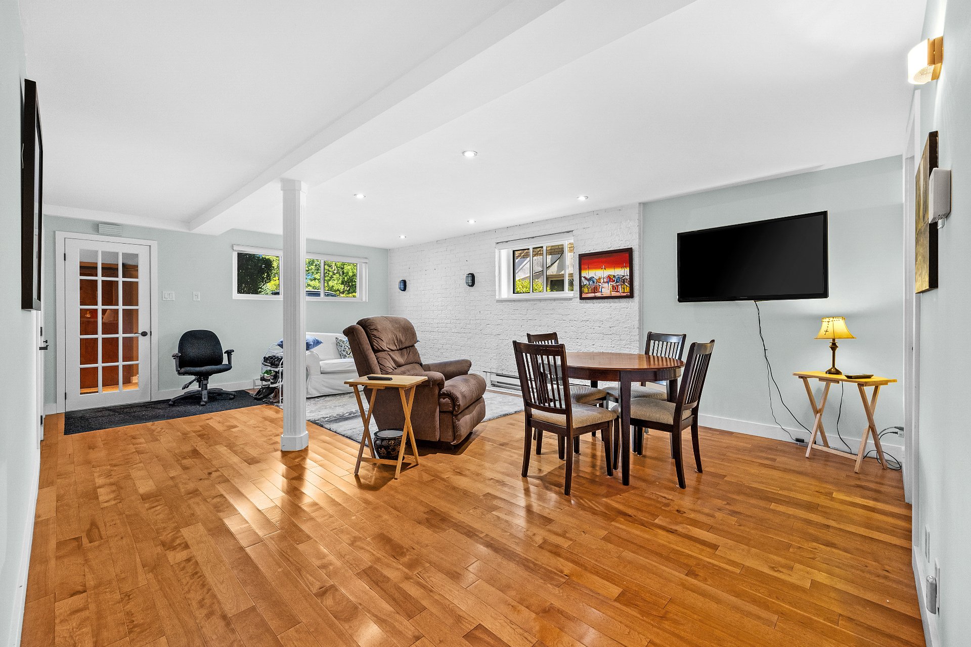 Salle familiale – 8678-8682, Boul. Champlain