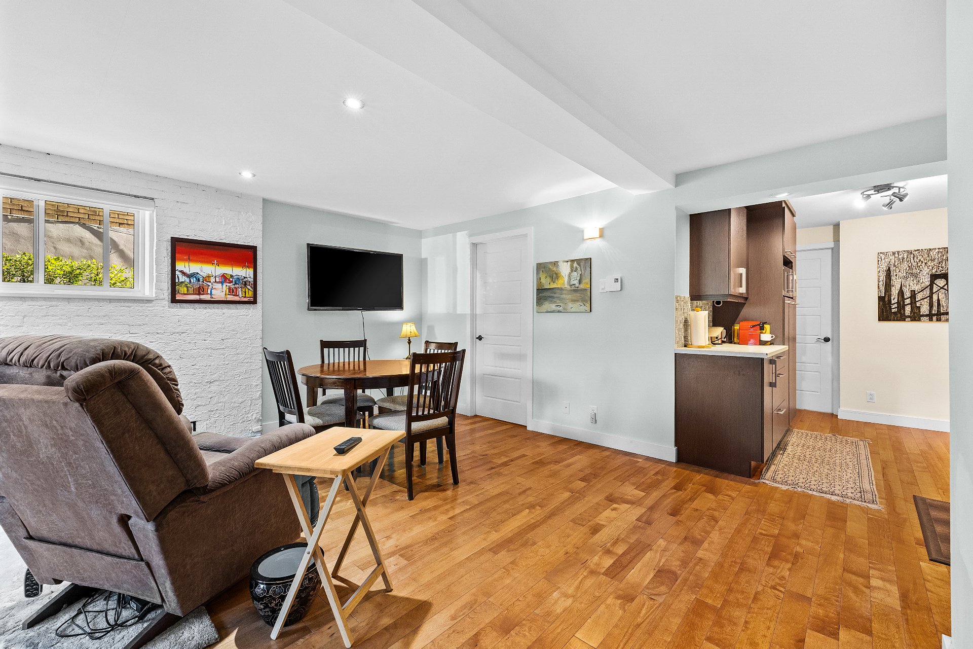 Salle familiale – 8678-8682, Boul. Champlain