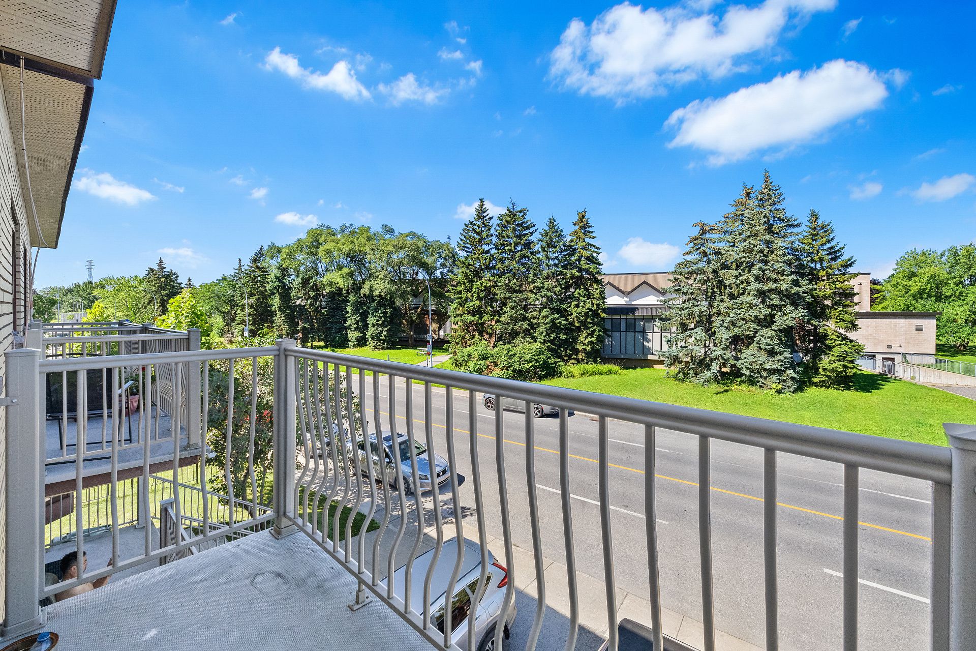 Balcon – 8678-8682, Boul. Champlain