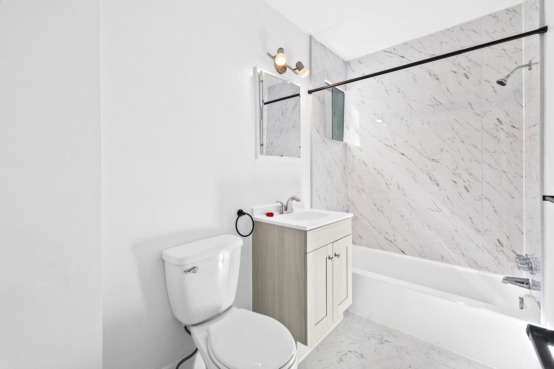 Salle de bains – 8678-8682, Boul. Champlain