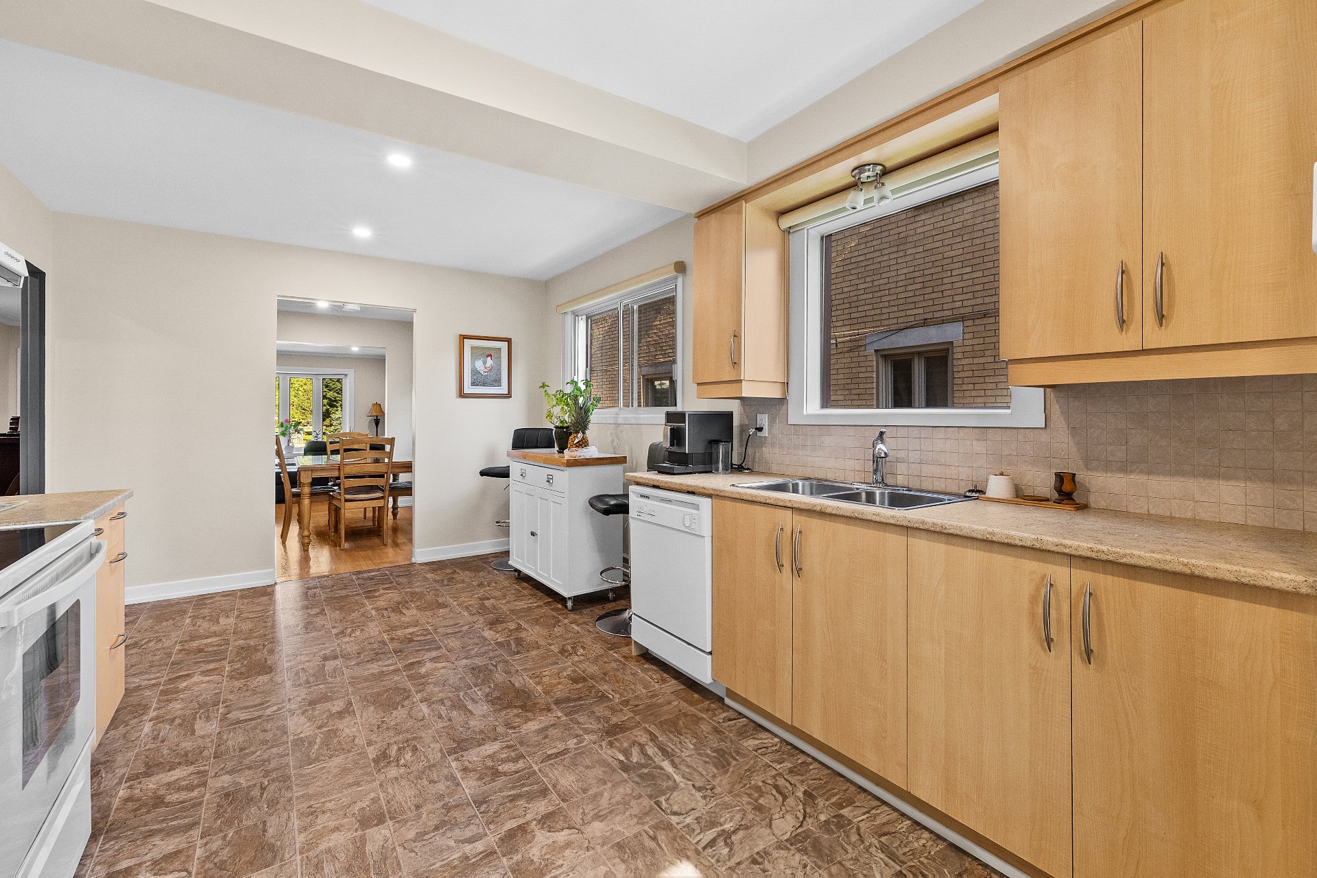 Cuisine – 8678-8682, Boul. Champlain