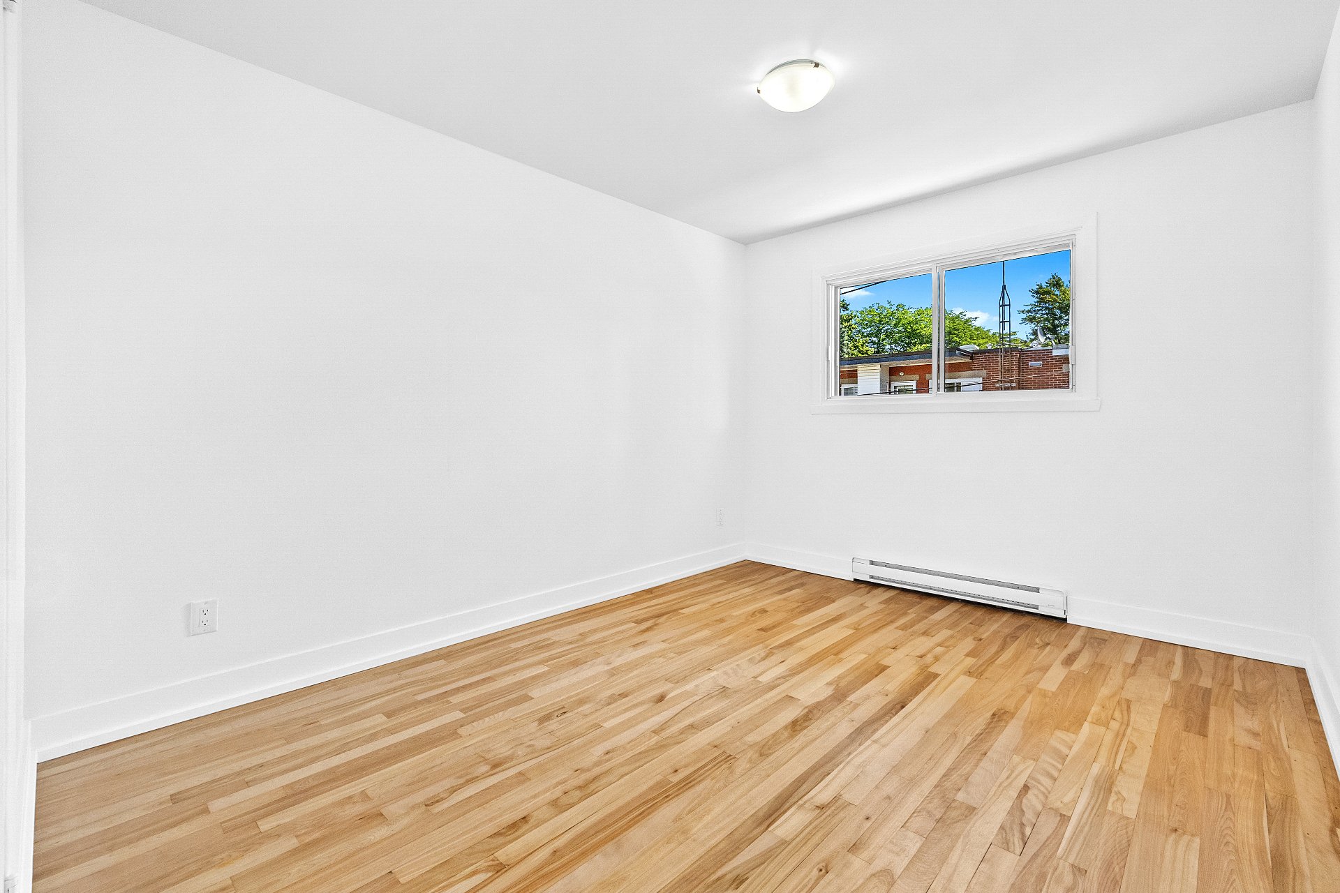 Chambre à coucher – 8678-8682, Boul. Champlain