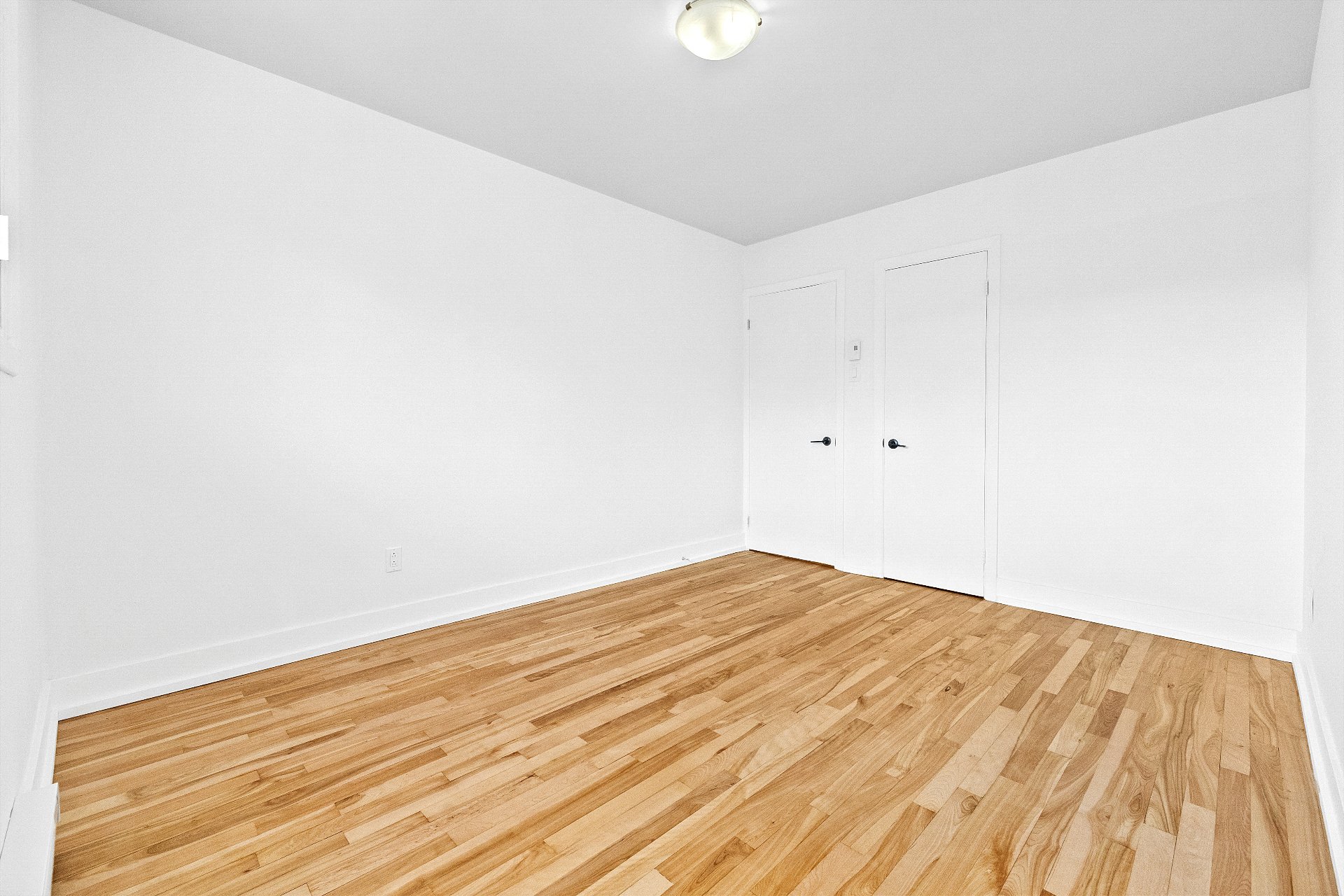 Chambre à coucher – 8678-8682, Boul. Champlain